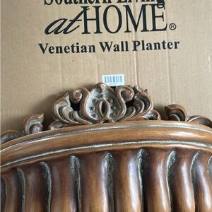 New in Box Southern Living at Home Venetian Walll Planter